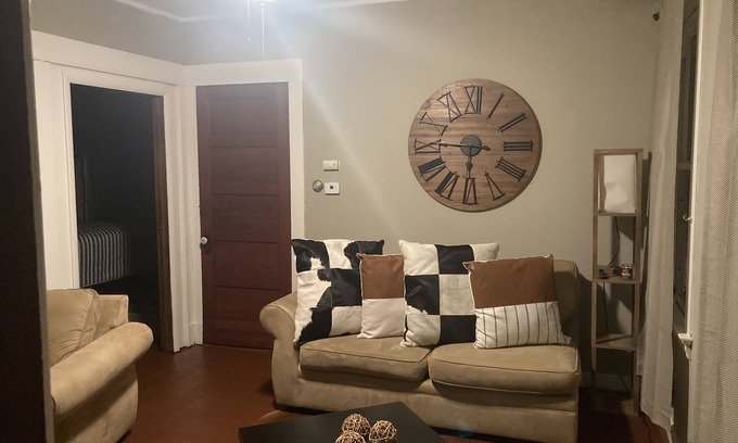 New Haven Apartamento | Cozy 1 Bedroom, minutes from YALE & QUINNIPIAC