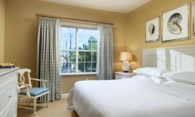 Myrtle Beach Complejo | Cozy 1-bedroom resort in soothing Myrtle Beach with fitness room, WiFi, pools.