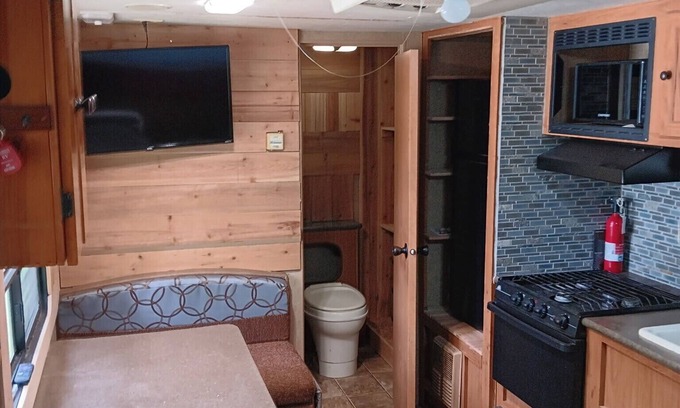 Negreet Casa | Cozy 1-bedroom RV near Toledo Bend, LA.