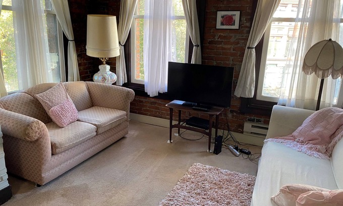 Pioneer Square Hotel | Cozy 1-bedroom suite in lovely Seattle with WiFi