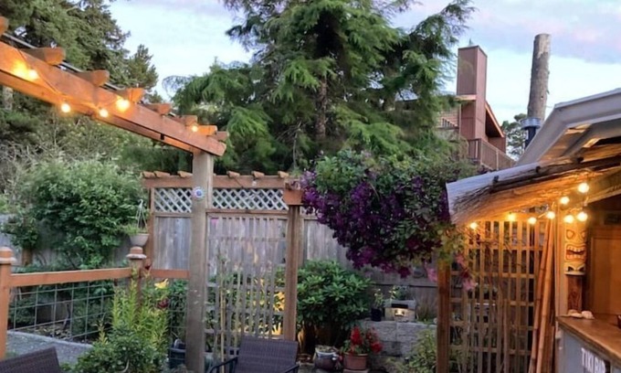 Seal Rock Casa | Cozy 1 bedroom surf camp with hot tub