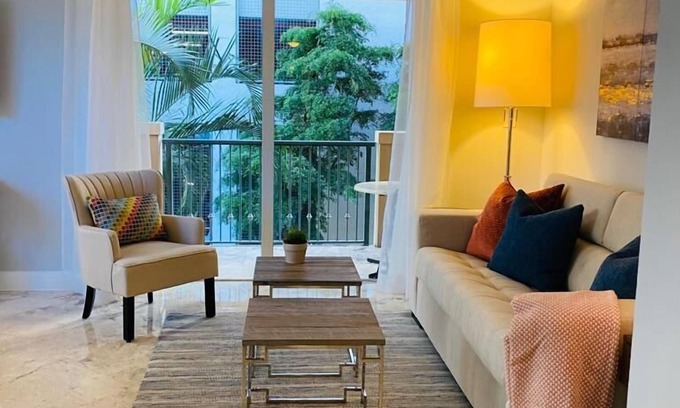 Coconut Grove Condominio | Cozy 1 bedroom unit located in a Condo/Hotel in the heart of Coconut Grove-Free Parking