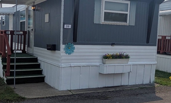 Farmington Hills Casa | Cozy 1-bedroom mobile home in lovely Farmington Hills. Fun Tiny Home