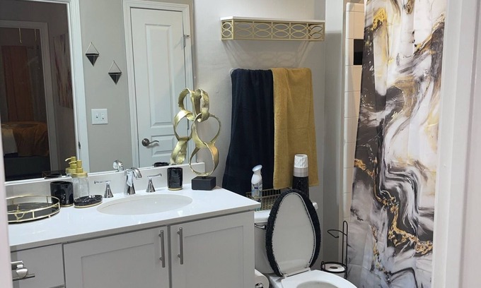 Lindridge-Martin Manor Apartamento | Cozy 1- bedroom with accessible pool, fire pit and gym