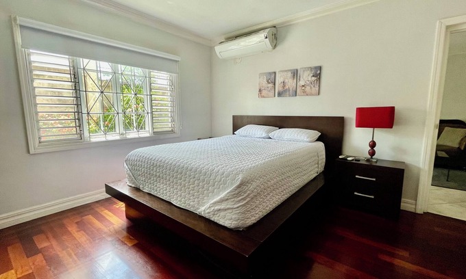Molynes Gardens Apartamento | Cozy 1-bedroom with WiFi and AC in lovely Kingston