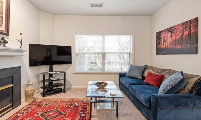Wendover - Sedgewood Apartamento | Cozy 1-BR apartment with a seasonal pool!