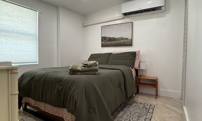 Opa-Locka Casa | Cozy 1 BR Miami Guesthouse: Free Parking, WiFi, Private Entry, Central Spot