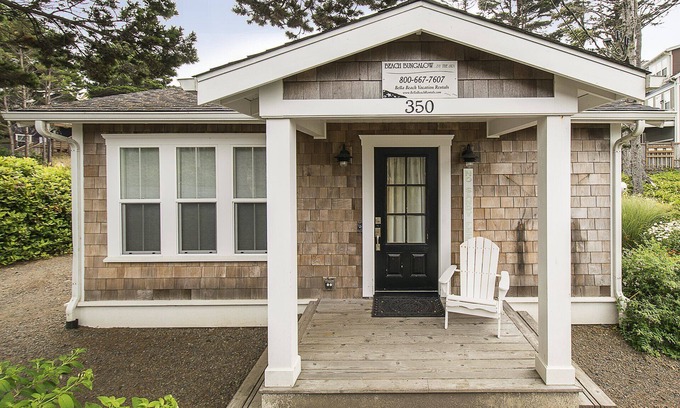 Lincoln Beach Cabaña | Cozy 1 Level 2 BR Cottage | Hot Tub | King Bed!