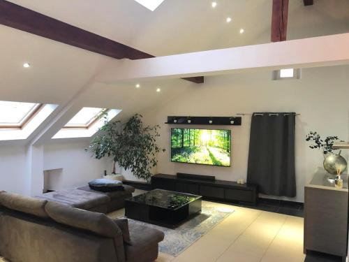 Useldange Apartamento | Cozy 120m Apartment with 3 Bedrooms and 1 Cinema