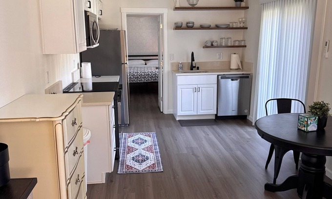 Hough Apartamento | Cozy 1bd/1bath Apartment Unit in Downtown Vancouver