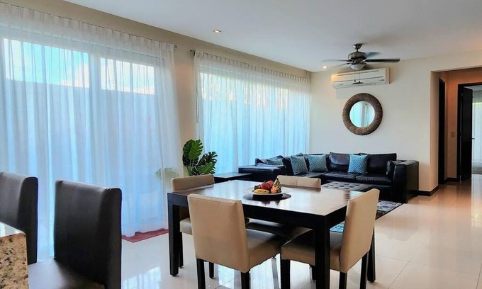 Área de la calle 12 Apartamento | Cozy 1be/1ba on 12 street gym+pool+100mbps internet