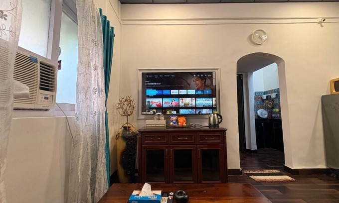 Pali Hill Apartamento | Cozy 1BHK apartment at off Linking road, in enchanting Bandra west, Mumbai.