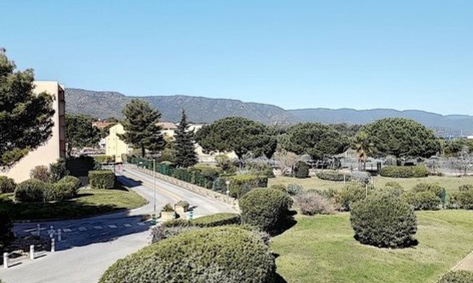 La Faviere Apartamento | Acogedor T2 con piscina, tenis y acceso directo a la playa, La Favière