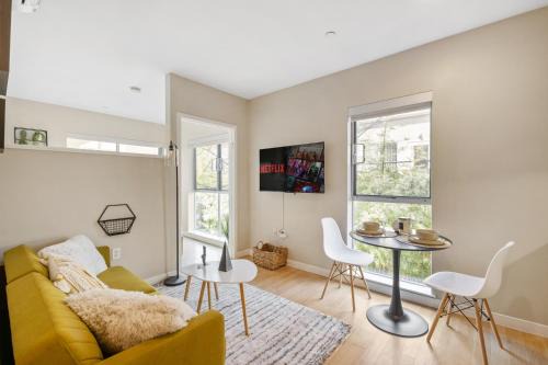 Pico Apartamento | Cozy 1BR apt in Santa Monica with FREE Parking