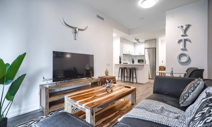Church and Wellesley Apartamento | Cozy 1BR Apt with Gym, Near Royal Ontario Museum