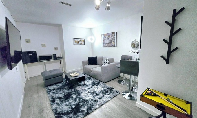 Burnaby Casa | COZY 1Br Basement Suite Perfect for Couple!Free Sparkling Wine! Private Parking.