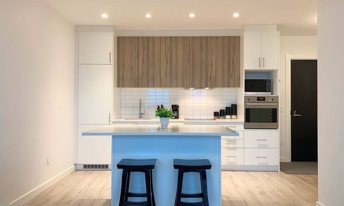Waterloo Condominio | Cozy 1BR Condo w/ In-Suite Laundry, Gym, Free Parking and Full Kitchen