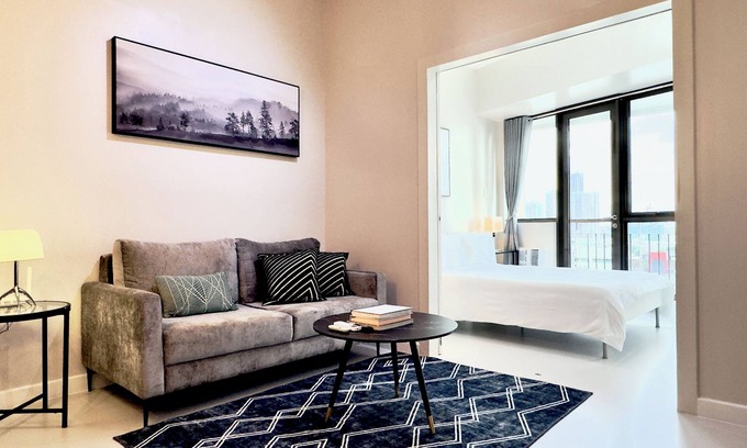 Pio del Pilar Condominio | Cozy 1BR Deluxe with Balcony near Greenbelt Mall