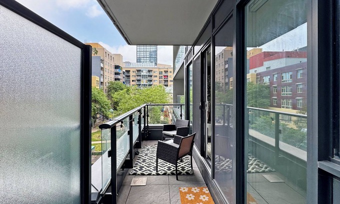 Garden District Apartamento | Cozy 1BR downtown Toronto apartment with 1 bath, steps from major spots