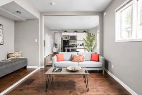 Near Northside Casa | Cozy 1BR Getaway - BBQ - Backyard - Pet - Friendly