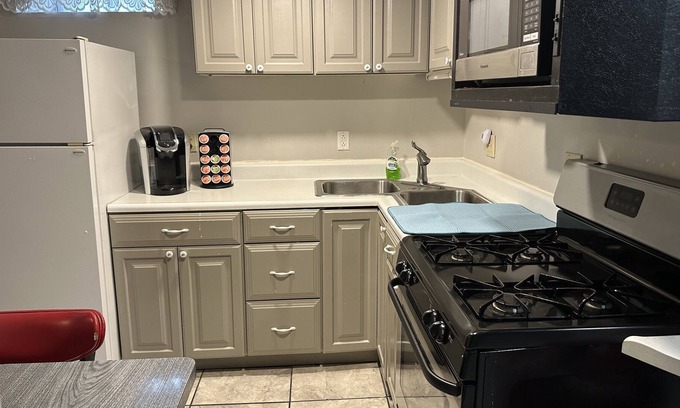 Altoona Apartamento | Cozy 1BR, Great Location, Beautiful Neighborhood