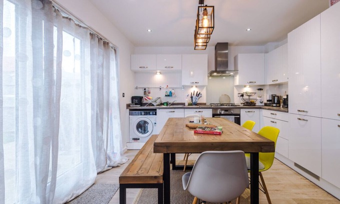 Eccles Casa | Cozy 1BR Home in Vibrant Manchester – Free Parking