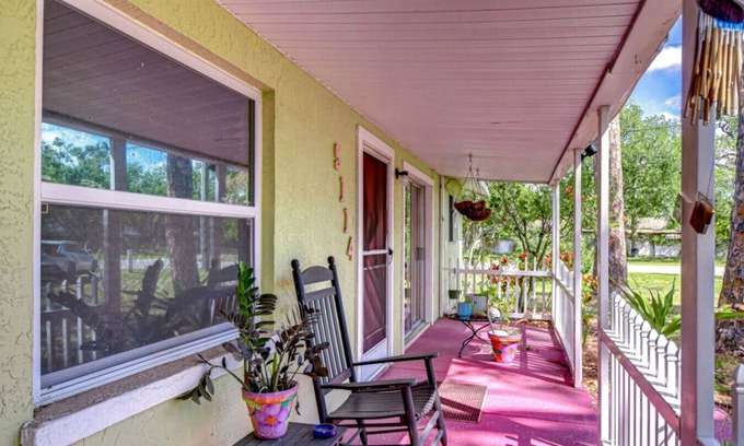 Trailer Estates Apartamento | Lazy Manatee Apt Spacious 1/1 six miles to IMG