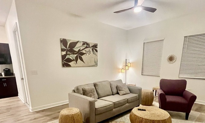 Balm Casa | Cozy 1BR Suite with Kitchenette