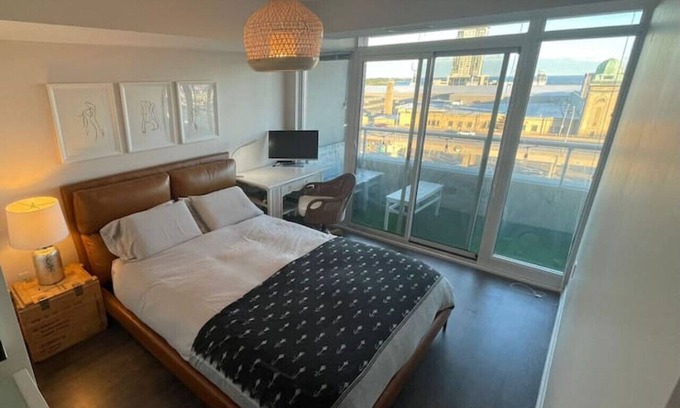 King West Village Condominio | Cozy 1BR Trendy Condo in Liberty Village with Balcony