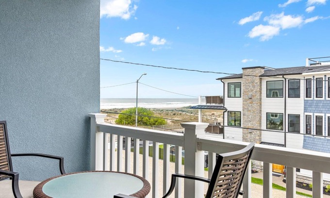 North End Condominio | Cozy 1BR w Ocean Views & Parking - OCNJ