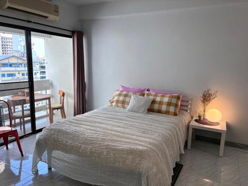 Uruphong Apartamento | Cozy 1br walk to BTS and Airport Rail Link Close to Malls M11