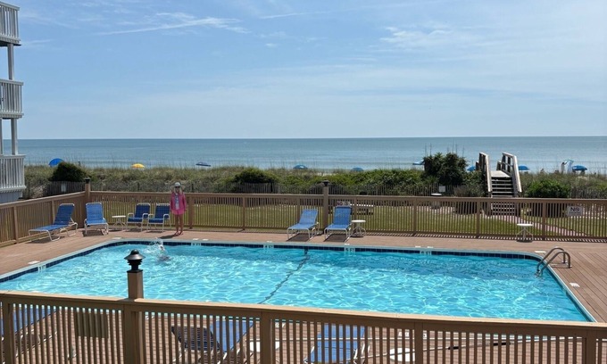 Wilmington Beach Condominio | Cozy 1st floor 1 bedroom oceanfront condo in Carolina Beach