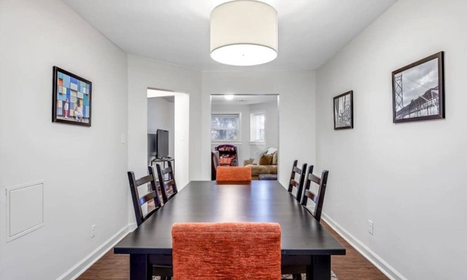 Detroit Apartamento | Cozy 2/1 Apt near the Villages | Free Parking