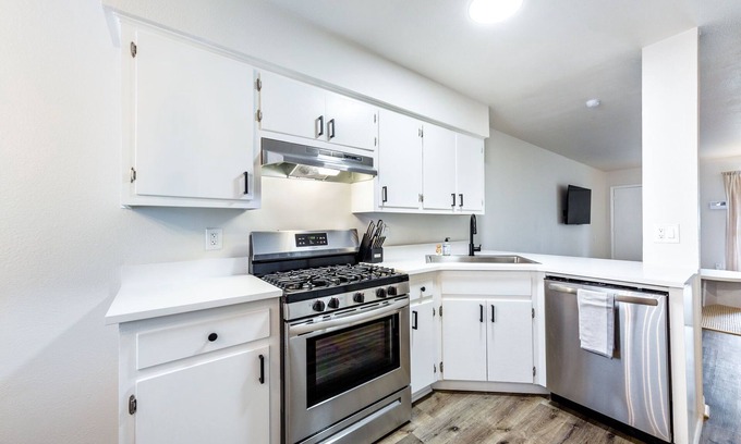Sweetbriar Casa | Cozy 2 BD South Austin Stay, 8 min to South Congress Restaurants