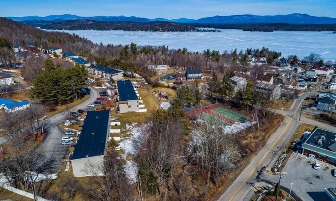Weirs Beach Apartamento | Cozy 2 bdrm 2 bth condo walking distance to Weirs!