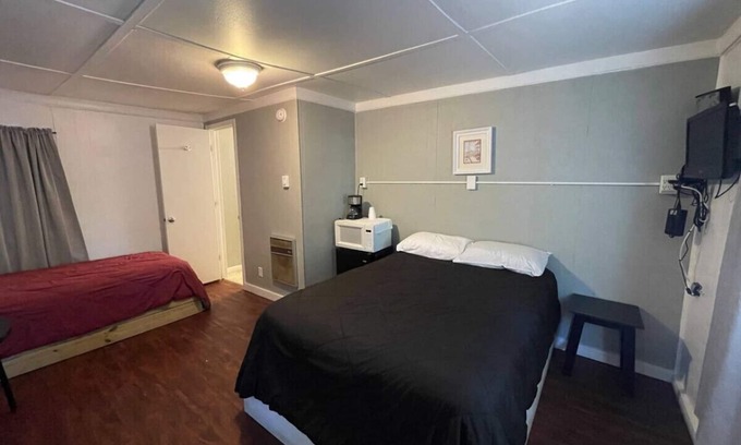 Pottsboro Cabina | Cozy 2 Bed Cabin at Mill Creek Marina: Cabin 6