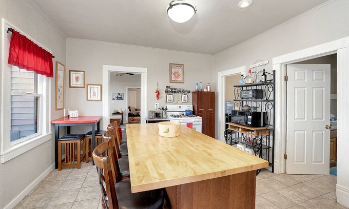 Oshkosh Apartamento | Cozy 2 Bed in Oshkosh
