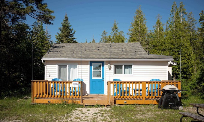 Tobermory Cabina | Cozy 2‑Bed Waterfront Cabin | Near Bruce Peninsula