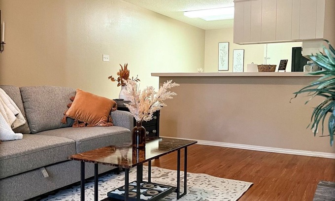 Tyler Casa | Cozy 2 bedroom 2 bath duplex near UT Tyler!