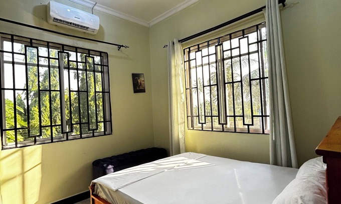 Ubungo Apartamento | Cozy 2-bedroom apartment with AC, WiFi in awesome Dar es Salaam