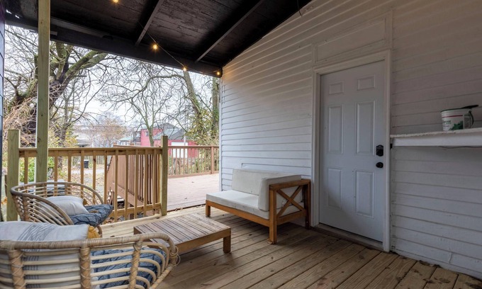 Smoketown Jackson Apartamento | Cozy 2-bedroom apartment in adorable Downtown Louisville with WiFi, AC
