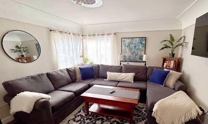 Downtown Vancouver Apartamento | Cozy 2-bedroom apartment in Vancouver walk/bike distance to pubs/shopping!