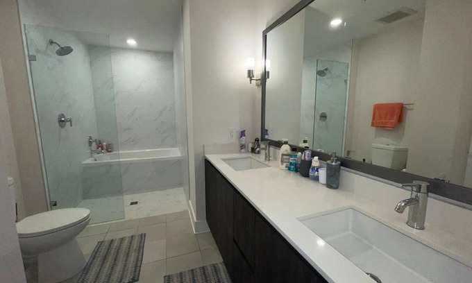 North Buckhead Apartamento | Cozy 2 bedroom apartment that feels like home with a rooftop heated jacuzzi.