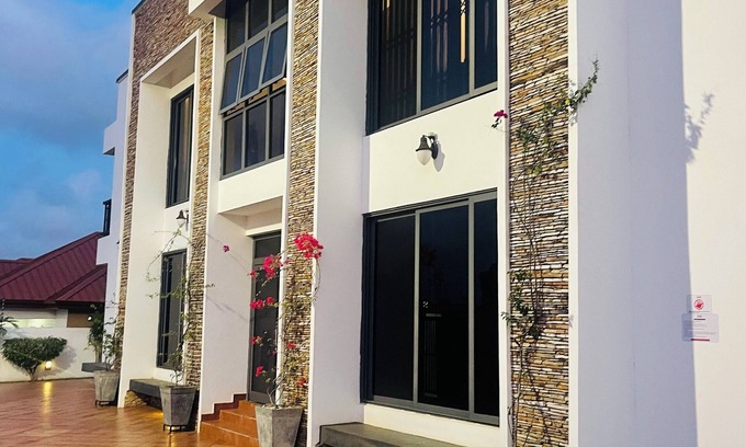 Kokomlemle Apartamento | Cozy 2-bedroom apartment with WiFi, fitness room in fabulous Accra