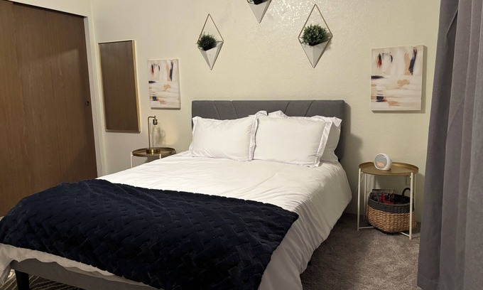 Burien Apartamento | Cozy 2-bedroom apartment in charming Burien with WiFi near SeaTac airport