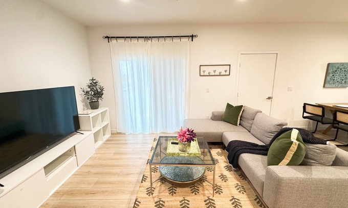 Westmont Apartamento | Cozy 2-bedroom apt West University Health Sciences Pomona