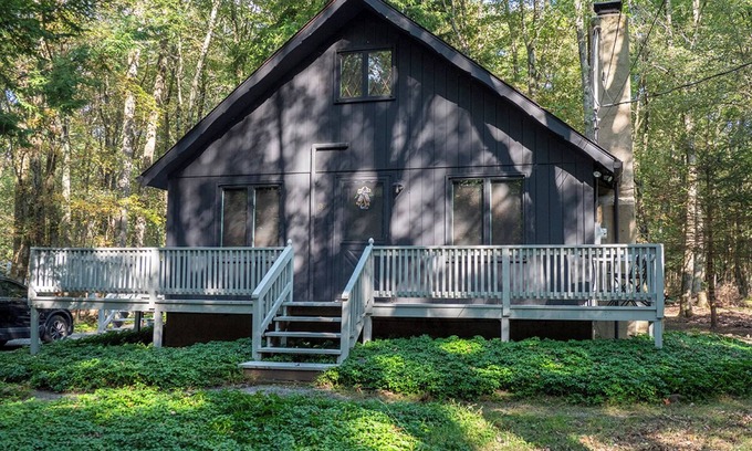 Albrightsville Cabina | Cozy 2-bedroom cabin located in the heart of the Poconos!