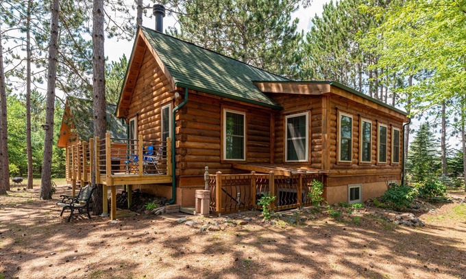 Hayward Cabina | Cozy 2 bedroom cabin on the water - great location, must see!!