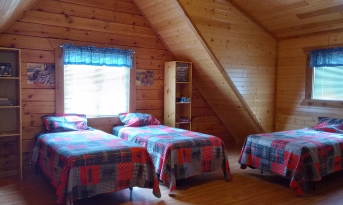 Warrens Cabina | Cozy 2 bedroom cabin with spacious loft perfect for the family