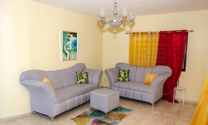 Bani Chalet De Esquí | Cozy 2-bedroom chalet in delightful Baní with WiFi, AC